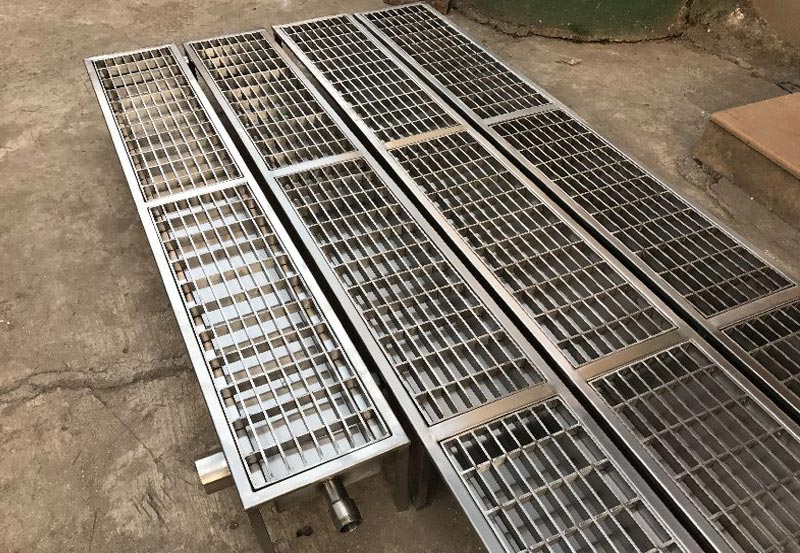 STAINLESS STEEL DRAIN GRATINGS